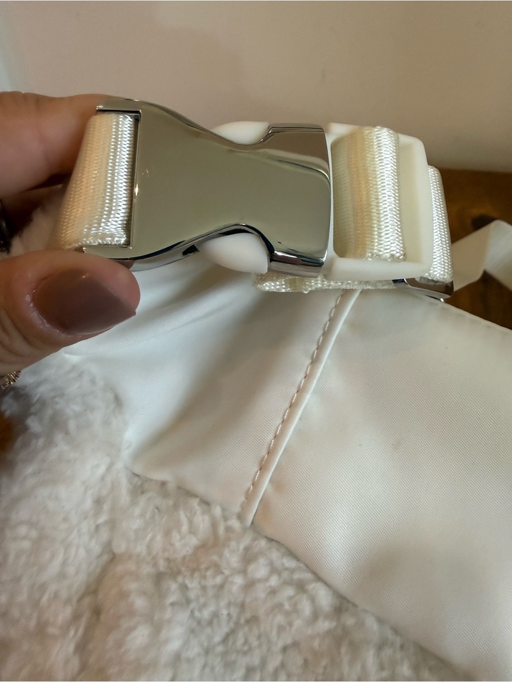 Alo. Sherpa Explorer Fanny Pack. White. - Picture 8 of 10